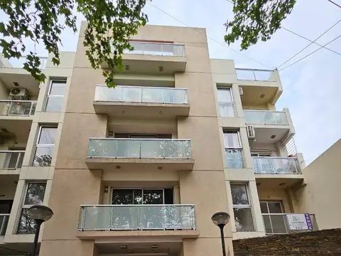 Gral Carlos María De Alvear 300, Piso 1