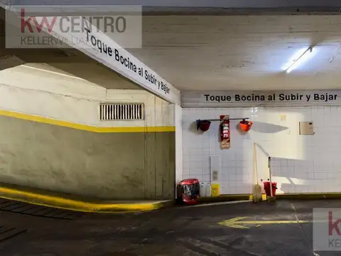 Oportunidad, Cochera cubierta grande, (doble) en Caballito Norte