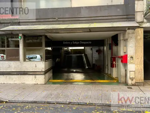 Oportunidad, Cochera cubierta grande, (doble) en Caballito Norte