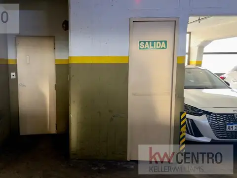 Oportunidad, Cochera cubierta grande, (doble) en Caballito Norte