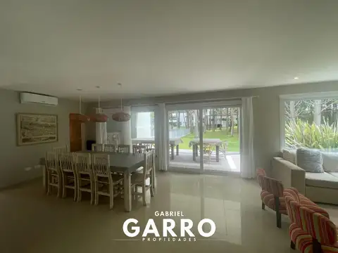 Hermosa Casa en venta - Costa Esmeralda Barrio Privado.
