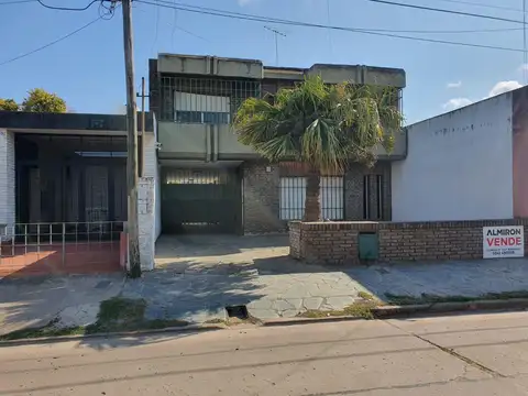 Venta | Casa | 3 Dormitorios | Pileta | Cochera | Capitán Bermúdez | Bo. Centro