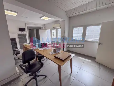 ALQUILER / VENTA - GALPON DE 475 M² CON OFICINAS Y TERRAZA - SOBRE LOTE PROPIO - PATERNAL