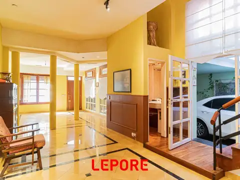 Casa 6 ambientes con 2 baños