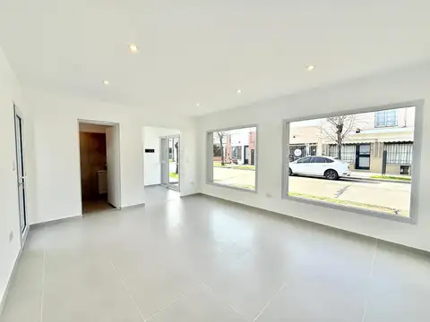 Local a estrenar en venta en lujan centro Rawson esquina almirante brown con patio