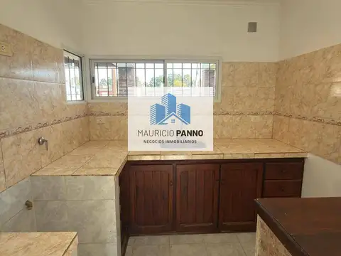 Casa 4 ambientes con 2 baños