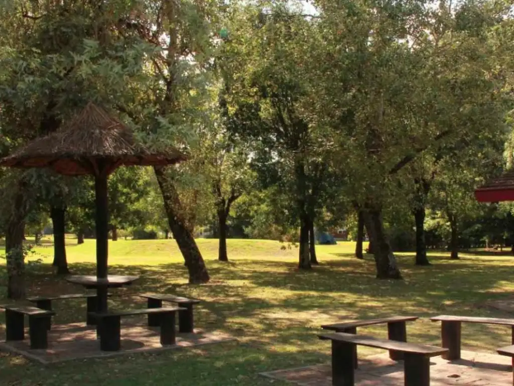Áreas comunes piscina, club-house, juegos en El Casco