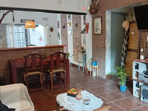 Casa 6 ambientes con 3 baños