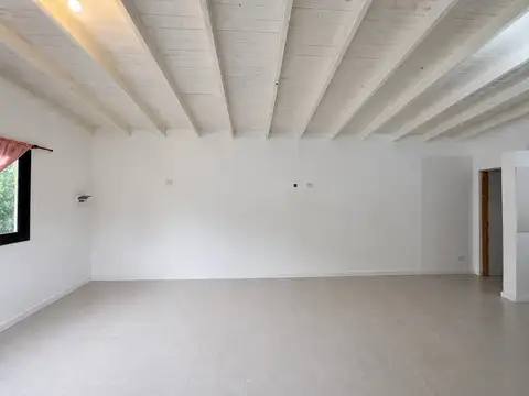 Casa en Alquiler con 2 cocheras