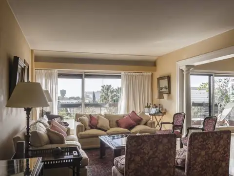 Av. Figueroa Alcorta 3600, Piso 5