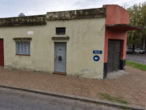 VENTA CASA  3 AMBIENTES CON COCHERA Y LOCAL