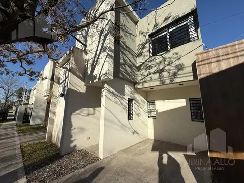 Depto Tipo Casa en Alquiler de 3 ambientes