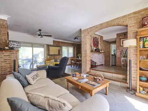 Casa 5 ambientes con 3 baños