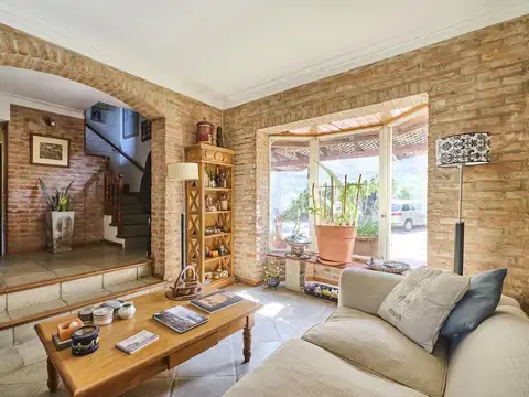 Casa en Venta con 2 cocheras