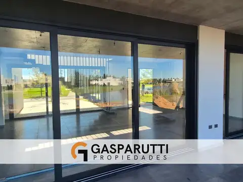 Casa 5 ambientes con 2 baños