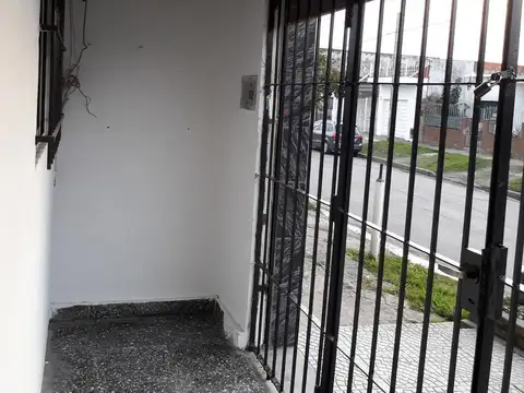 Venta casa multifamiliar con jardín en San Francisco Solano