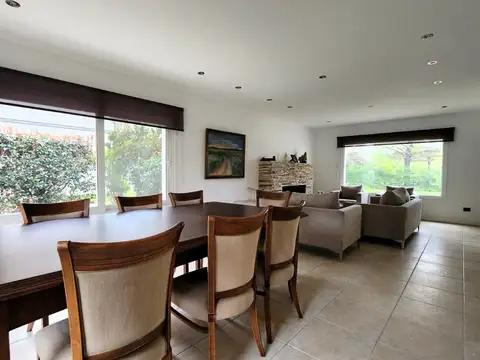 Casa 5 ambientes con 3 baños