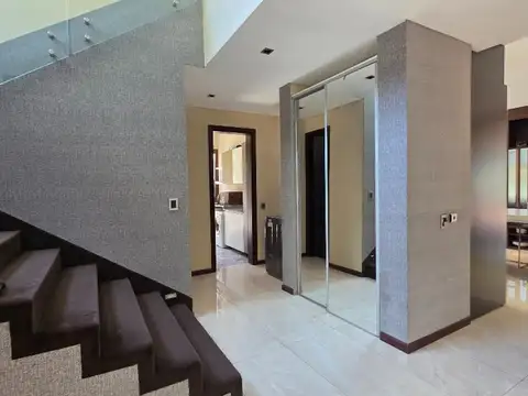 Casa 5 ambientes con 5 baños