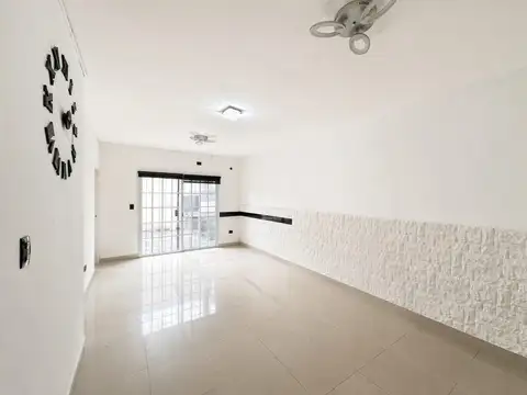 Depto Tipo Casa en Alquiler de 3 ambientes