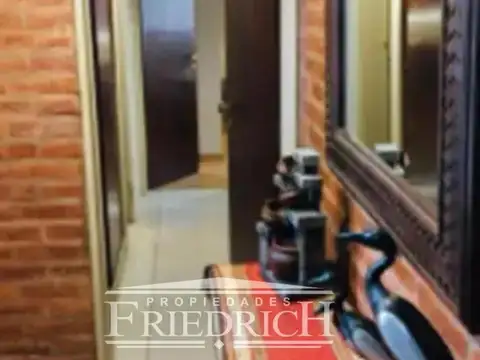 Casa en Alquiler con 6 cocheras