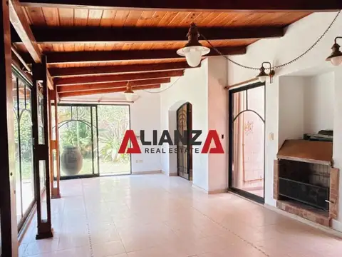 Gran Casa en Venta en Calle Castelli 900