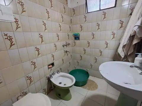 CASA DE 2 DORMITORIOS CON COCHERA, PATIO Y ASADOR EN BARRIO LA FRANCE  CÓRDOBA