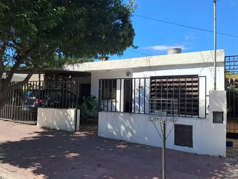 CASA DE 2 DORMITORIOS CON COCHERA, PATIO Y ASADOR EN BARRIO LA FRANCE  CÓRDOBA