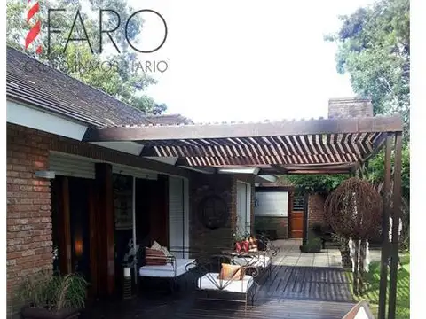 Casa en Lugano 3 dormitorios y dependencia, con parrillero