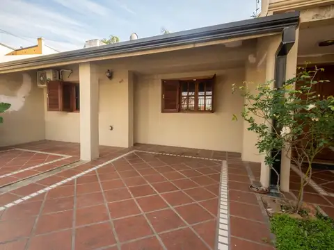 Casa en Venta con 2 cocheras
