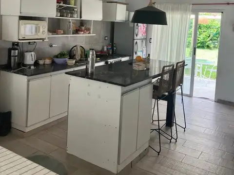 Casa en Venta con 3 cocheras