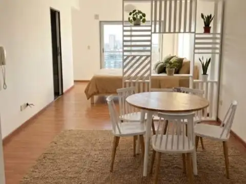 SAN MARTÍN CENTRO: MONOAMBIENTE CON COCHERA 