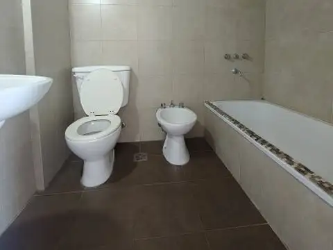 SAN MARTÍN CENTRO: MONOAMBIENTE CON COCHERA 