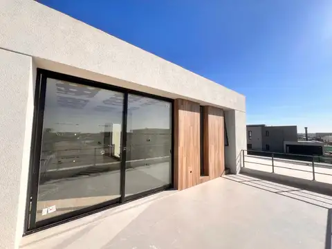 Casa 5 ambientes con 3 baños