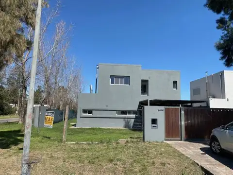 Casa de 3 dormitorios, J.B.Justo 9403,  Portal de Aldea