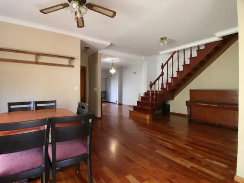 Casa en Venta con 3 cocheras