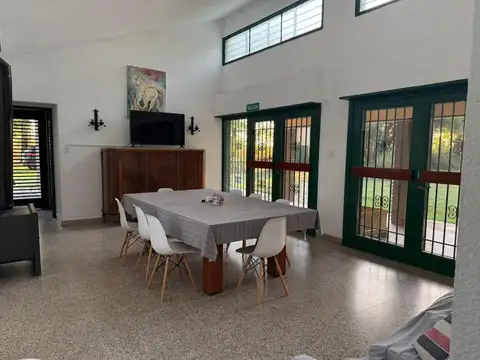 Casa 3 ambientes con 2 baños