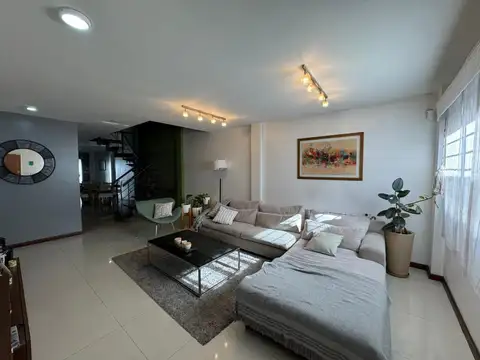Depto Tipo Casa en Venta de 4 ambientes
