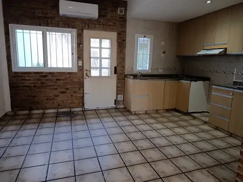 Casa en Alquiler con 1 cochera
