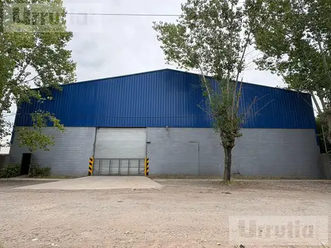 Galpón en Francisco Alvarez a media cuadra de Acceso Oeste