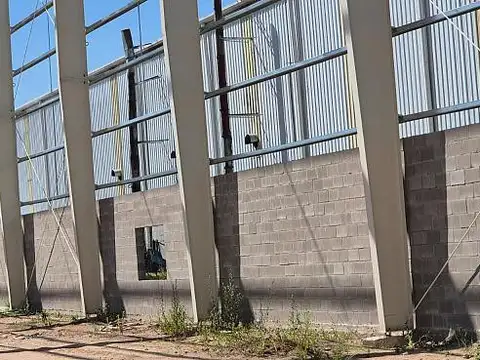 Galpón en alquiler y en venta en Polo Industrial Ezeiza.