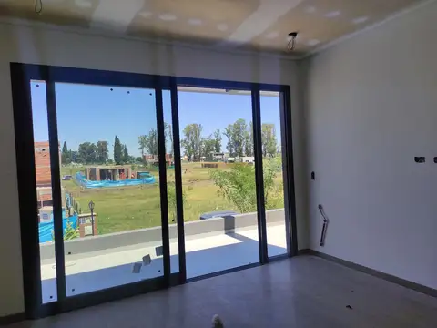 Casa 4 ambientes con 2 baños