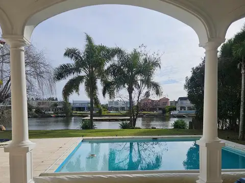 Casa 5 ambientes con 5 baños