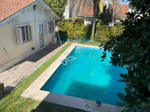 Casa 9 ambientes con 3 baños