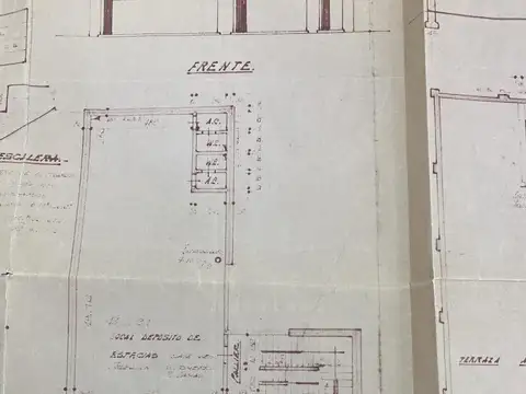 Excelente Edificio Comercial en Flores - Ex universidad