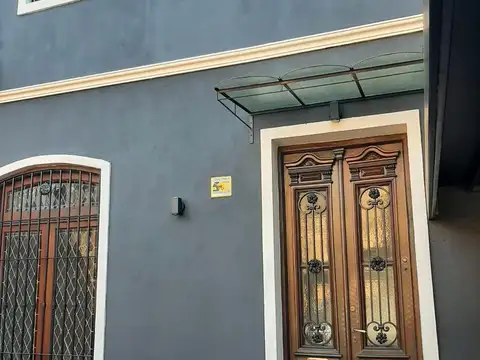 Casa en alquiler , en  La Lucila , 5 ambientes , excelente estado , ubicación privilegiada.
