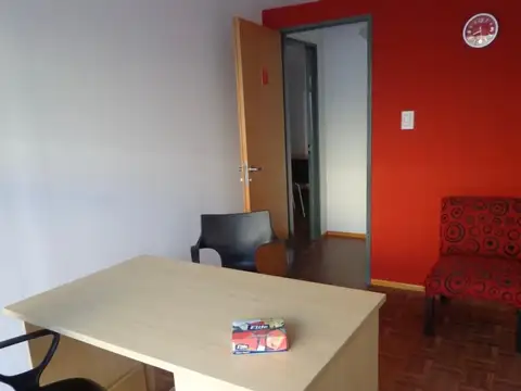 Local/Oficina/Consultorio  2 plantas total 45 m2 Baño Excelente Estado Sin Expensas