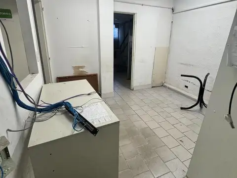 Oficina 8 ambientes con 3 baños