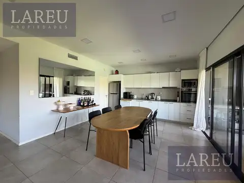 Casa 3 ambientes con 2 baños