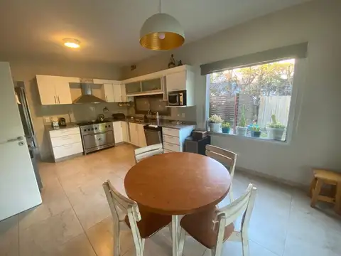 Casa 4 ambientes con 3 baños