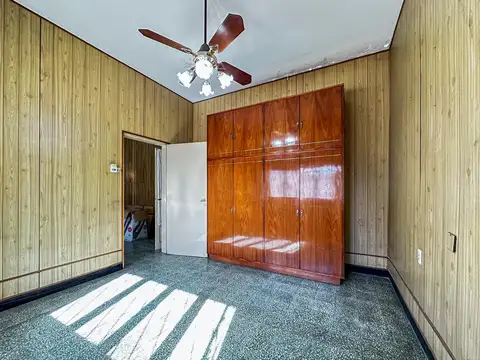 VENTA - Casa de dos dormitorios en Villa Gobernador Galvez.